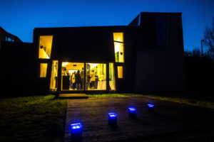 Lampjes in de tuin voor een avondevenement